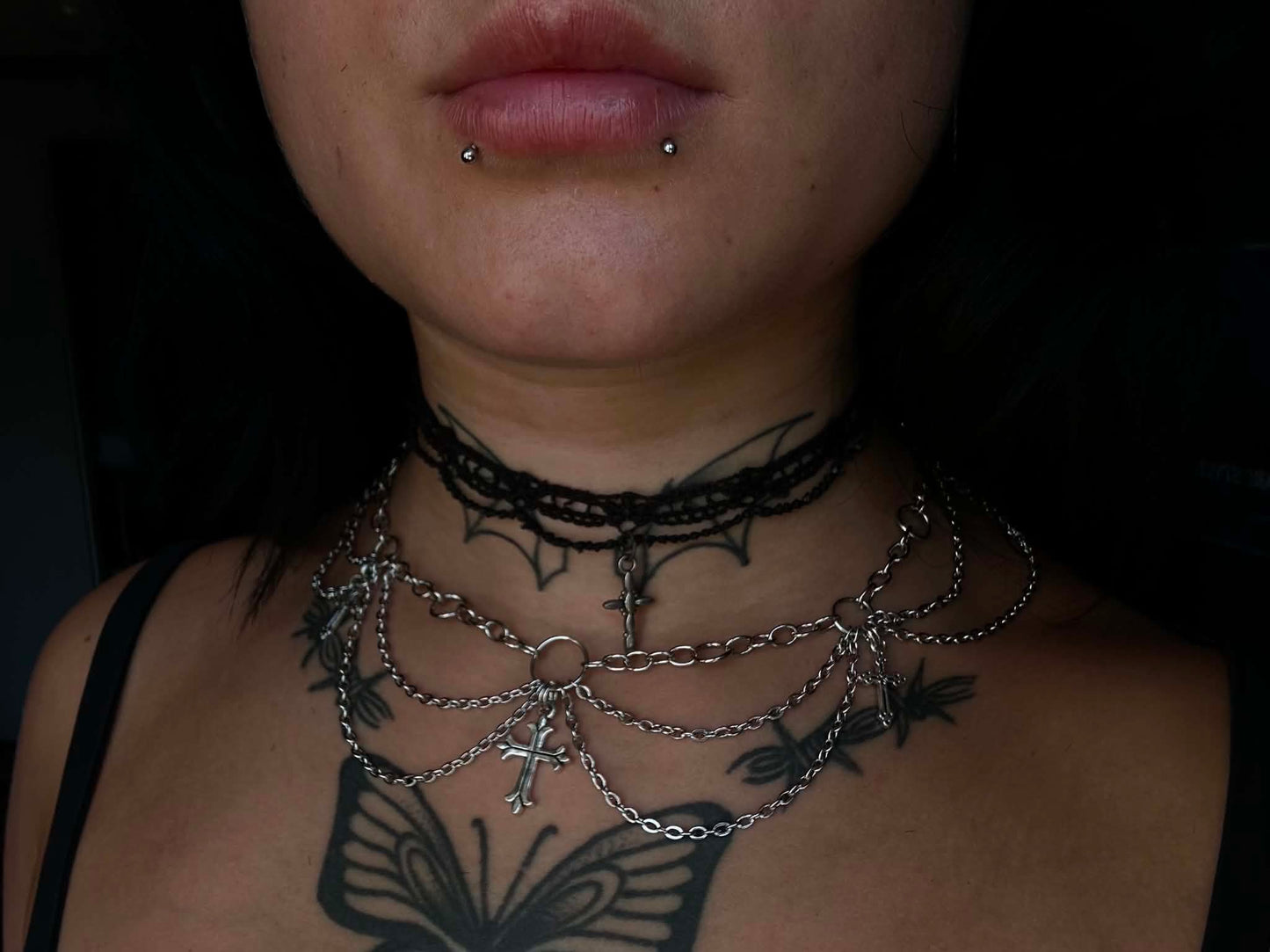 Halskette mit Kreuz, Gothic/Alternative-Stil