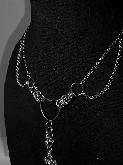 Halskette/Choker mit Kreuz, zusätzlichen Ketten, Herz-Detail einzigartig