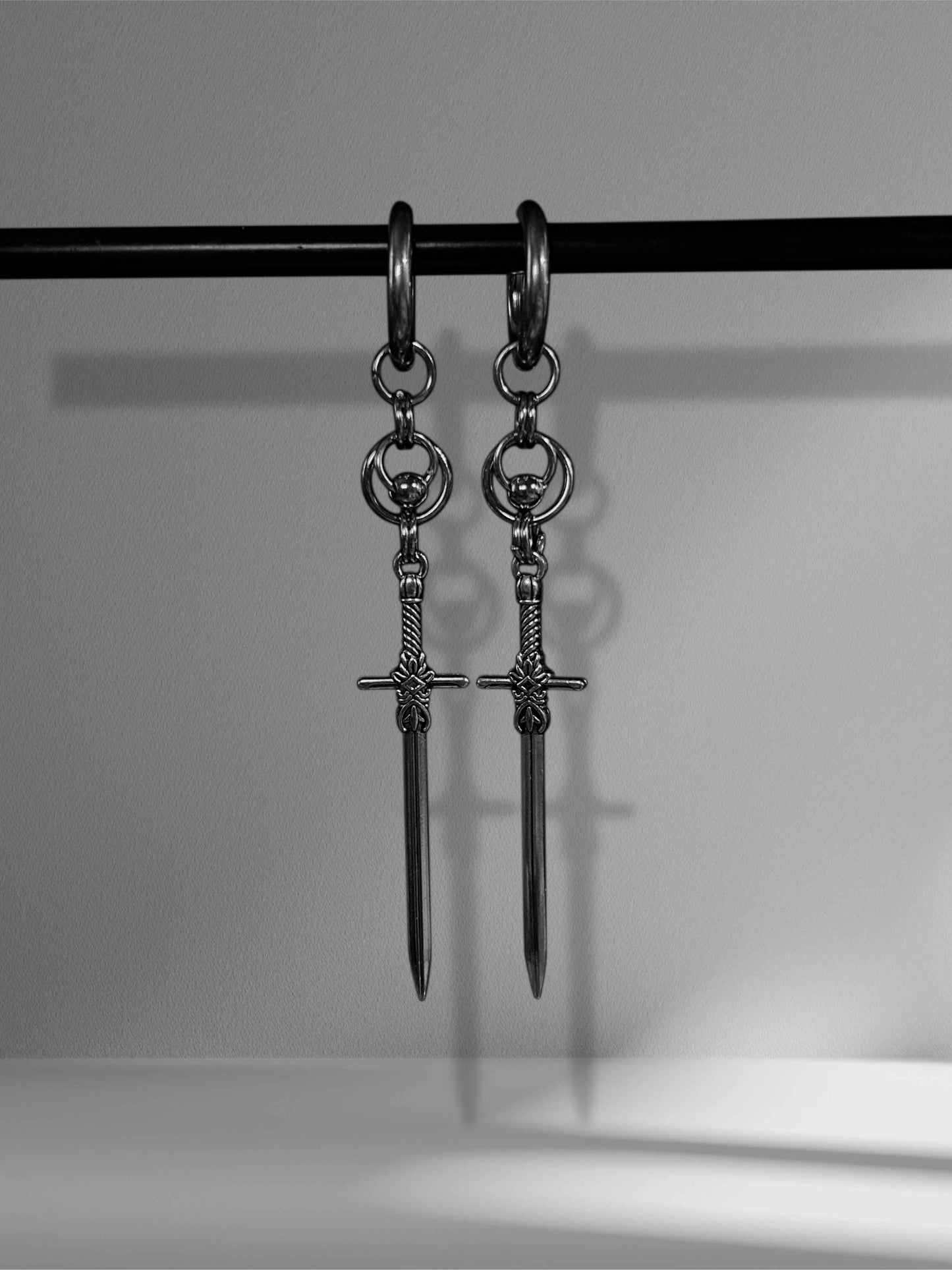 Gothic-Schwert-Ohrringe, einzigartiges Design