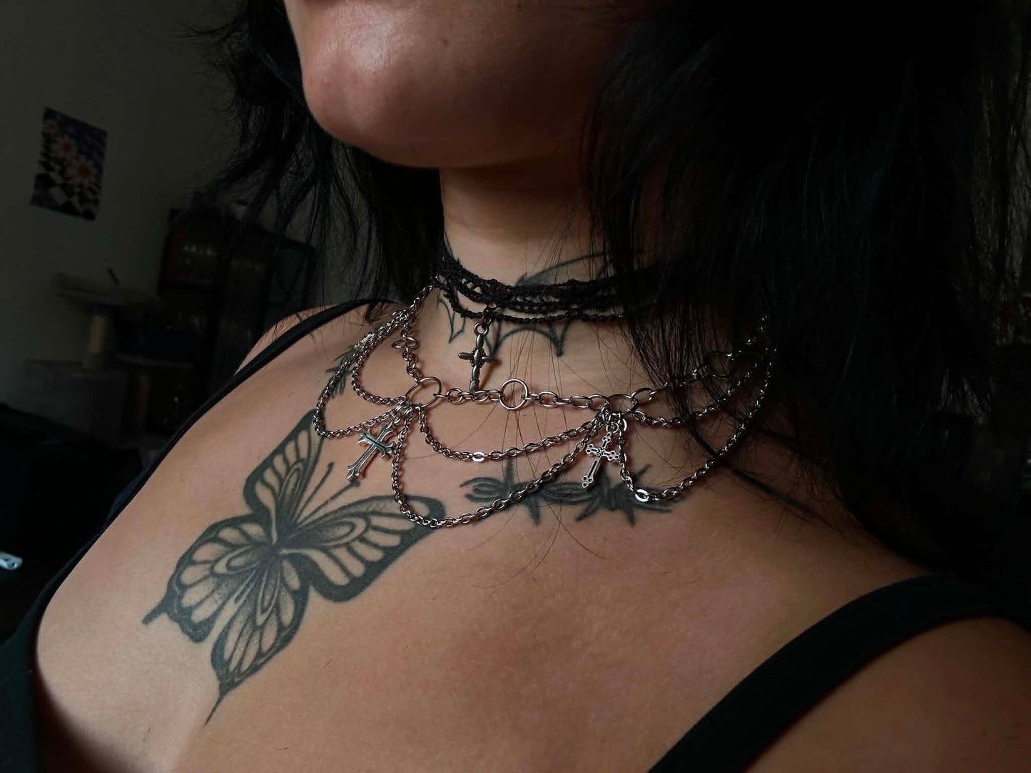 Halskette mit Kreuz, Gothic/Alternative-Stil
